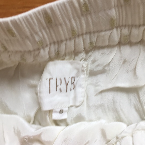 Short skirt - Picture 3 of 4